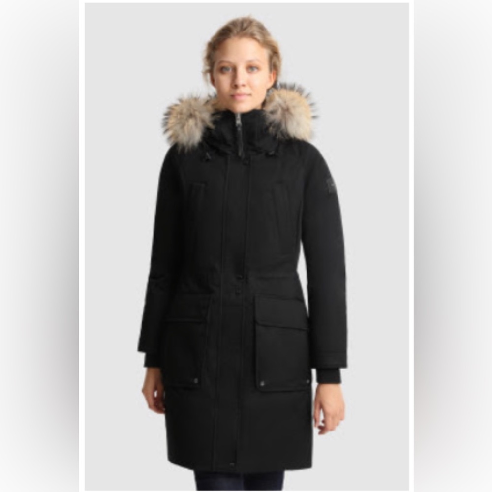 Womens Woolrich Yetna long parka with removable fur, only worn a few times